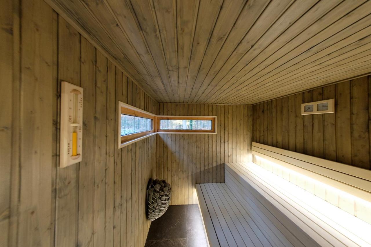 Lodge In Een Bosrijke Omgeving Met Hottub & Sauna Opt Rheezerveen Kültér fotó